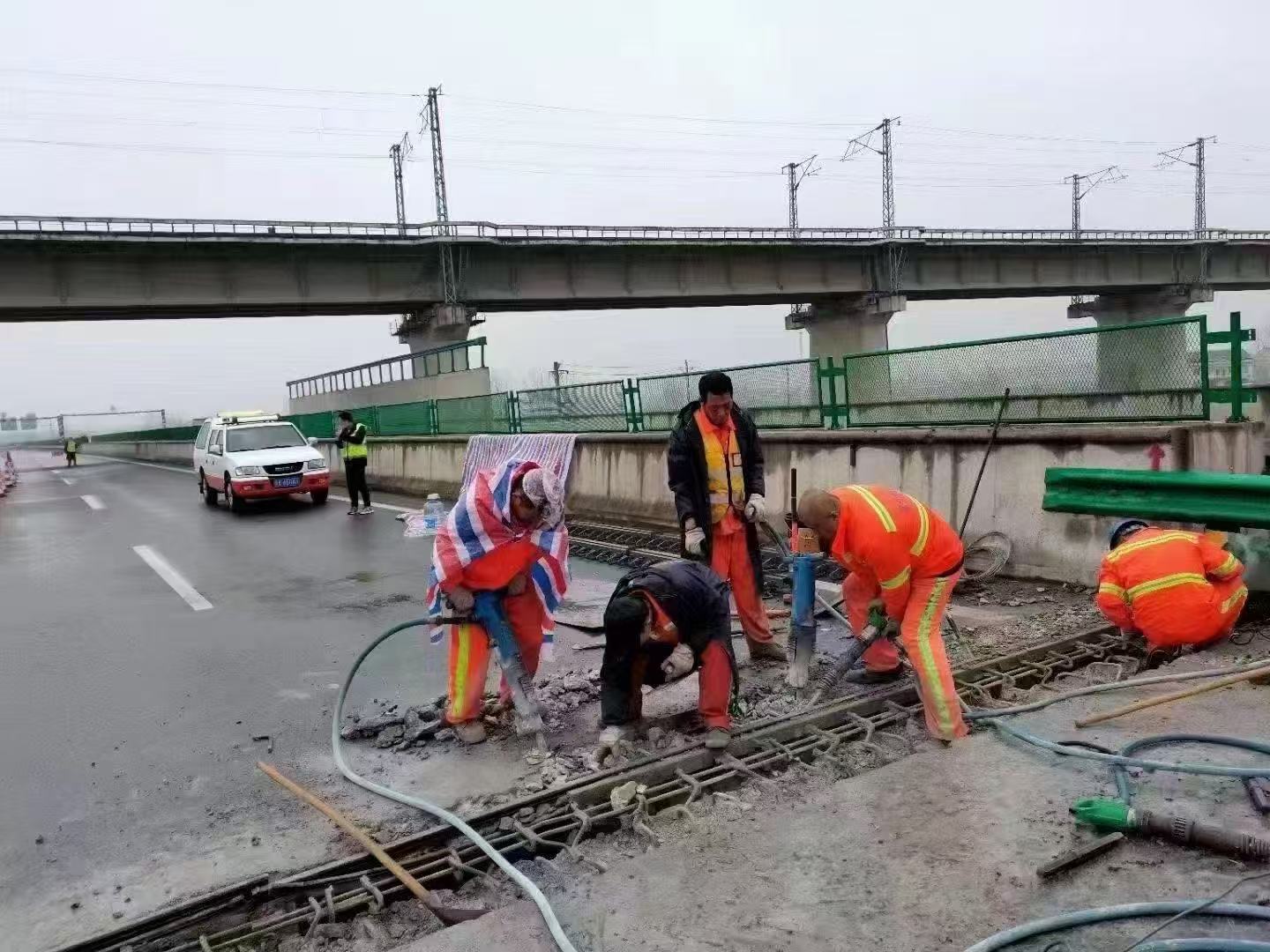 金台桥梁伸缩缝抢修料